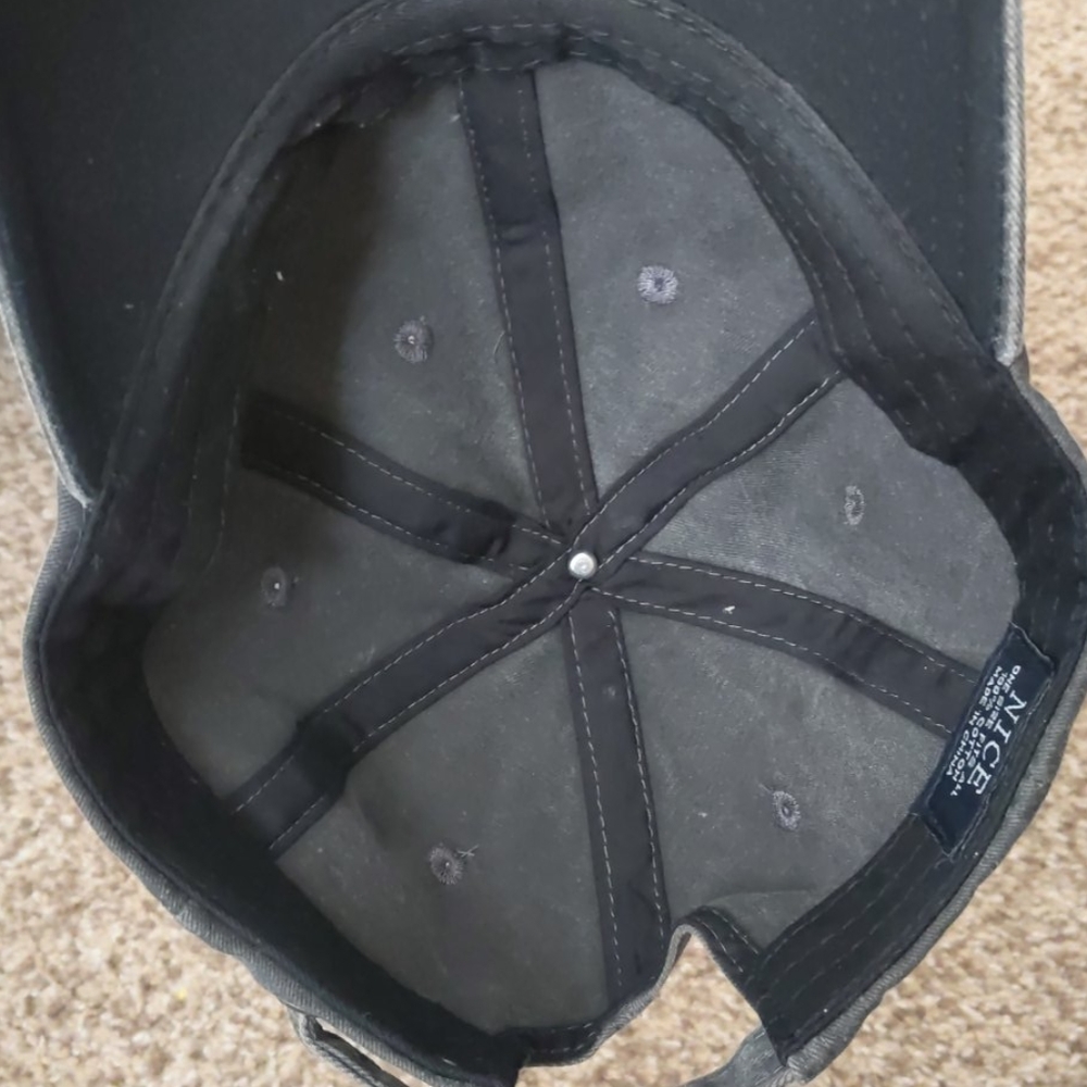 Grey baseball cap - Picture 3 of 3